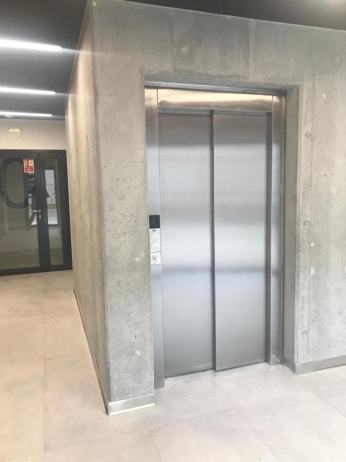 Kawalerka Na Targowej Apartment Torun Luaran gambar